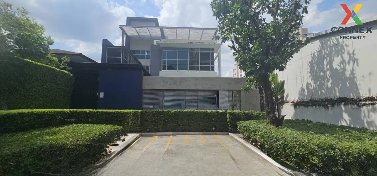 For Sale  2-storey multi-purpose building near the University of  1