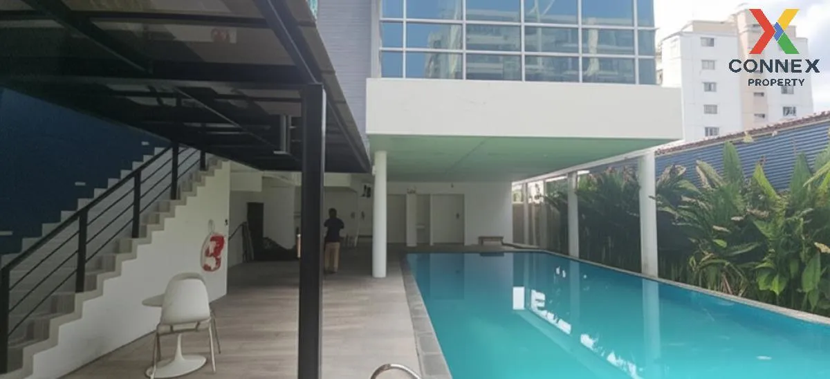 For Sale  2-storey multi-purpose building near the University of  3