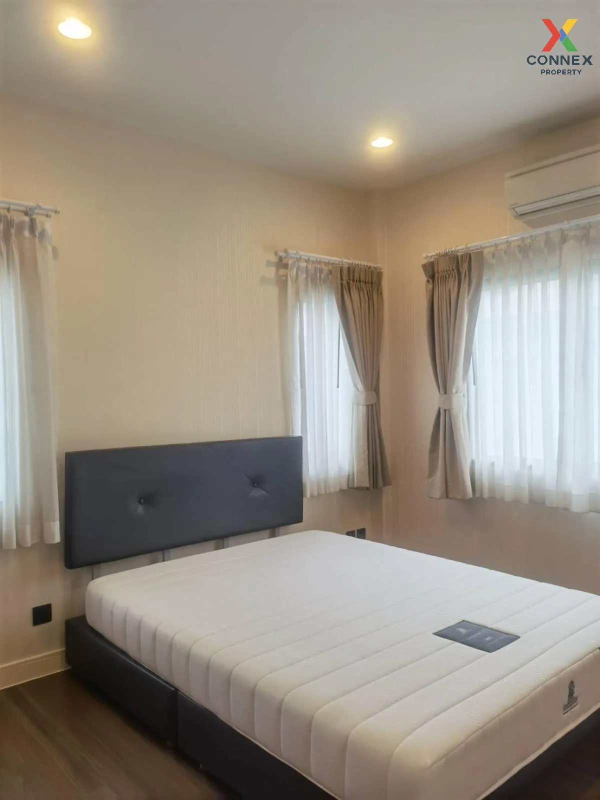 For Rent House , Setthasiri Krungthepkreetha 2 , corner unit , Hu