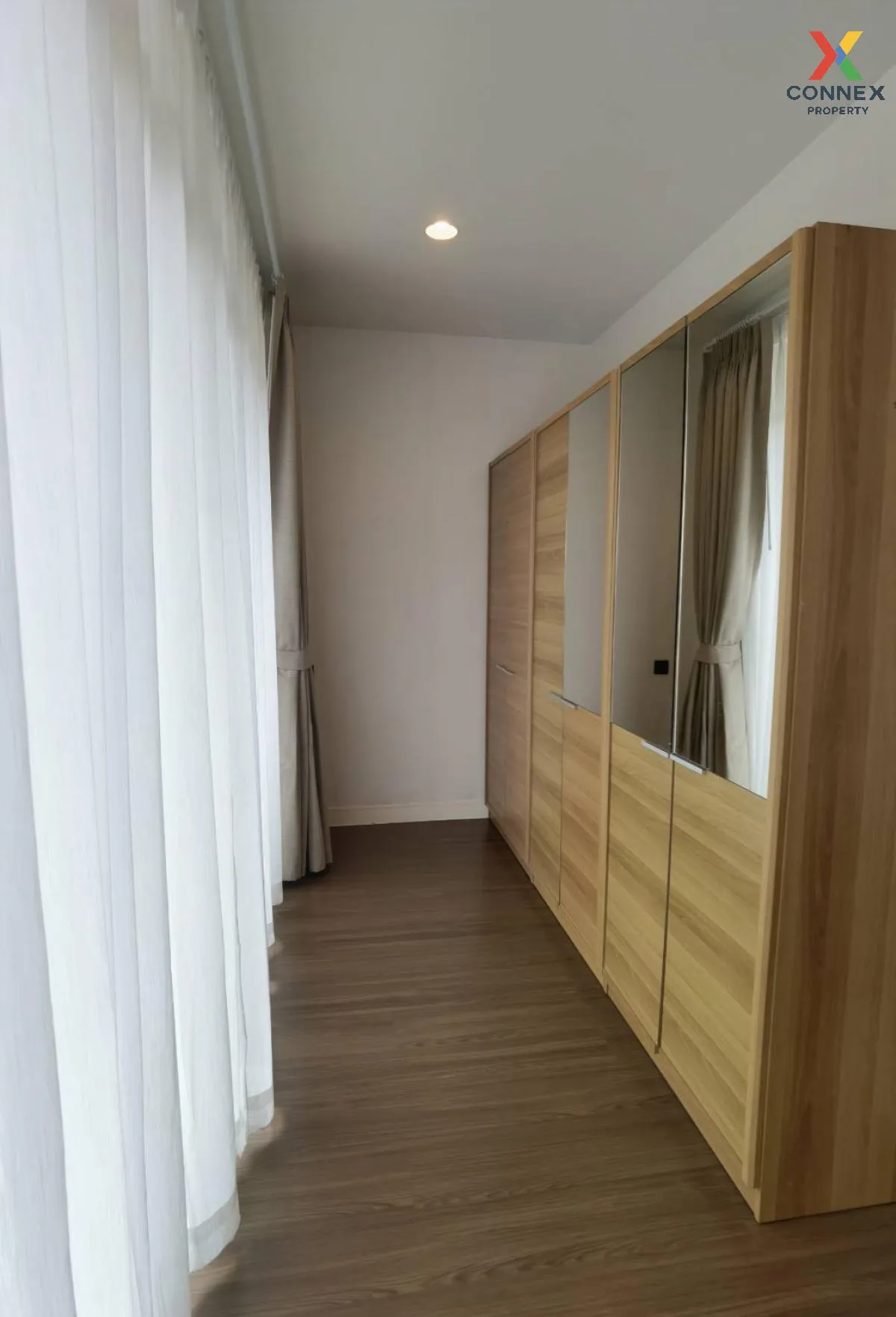 For Rent House , Setthasiri Krungthepkreetha 2 , corner unit , Hu