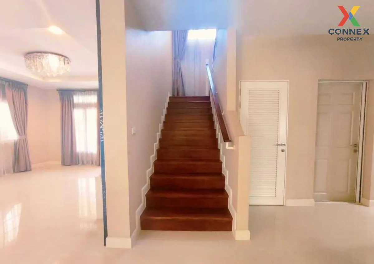 For Sale House , Burasiri Panyaindra , corner unit , Bang Chan ,  2