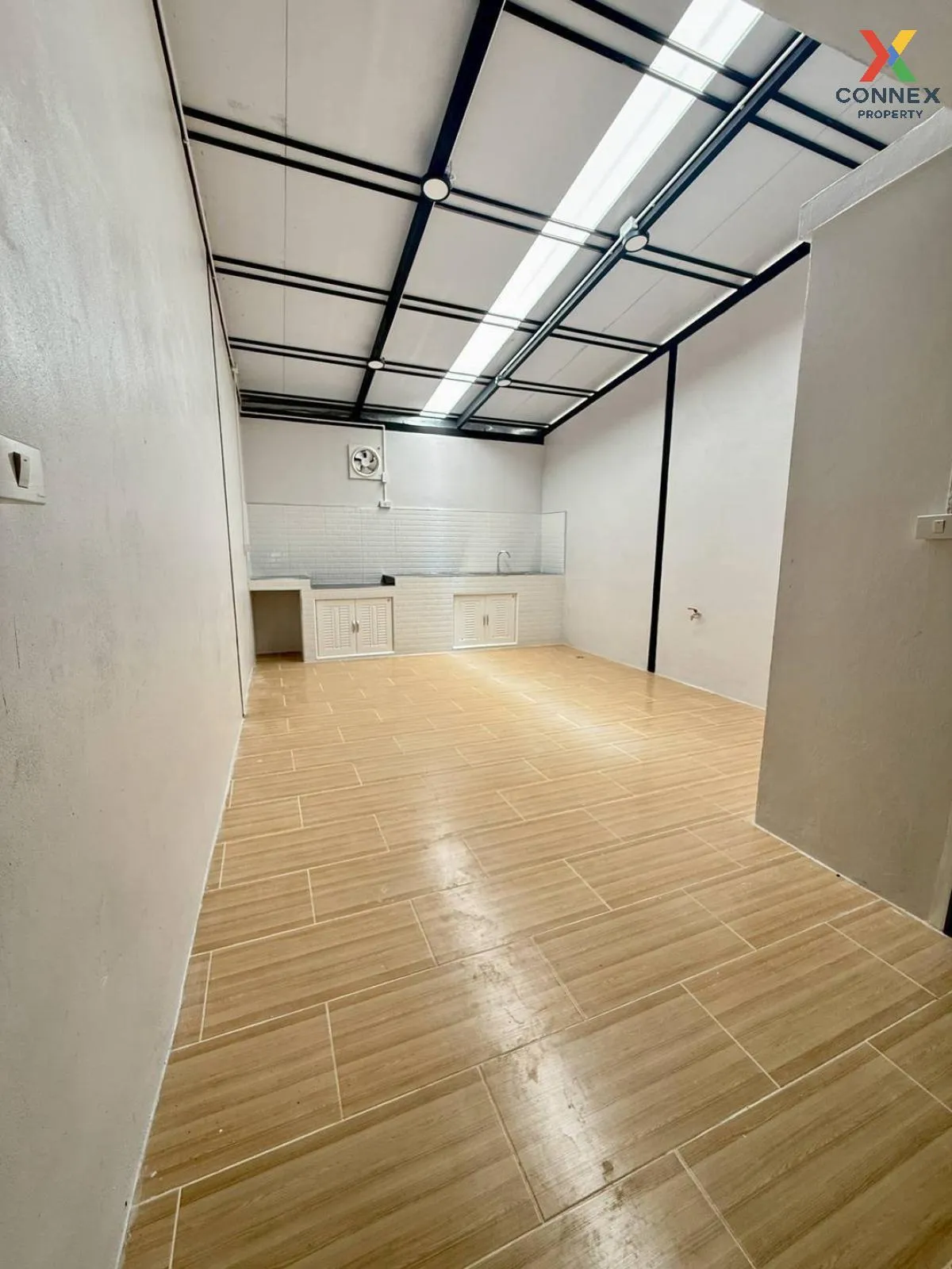 ขายทาวน์เฮ้าส์/ทาวน์โฮม  บ้านลานทอง รีโนเวทใหม่ บางพูด ปากเกร็ด ก