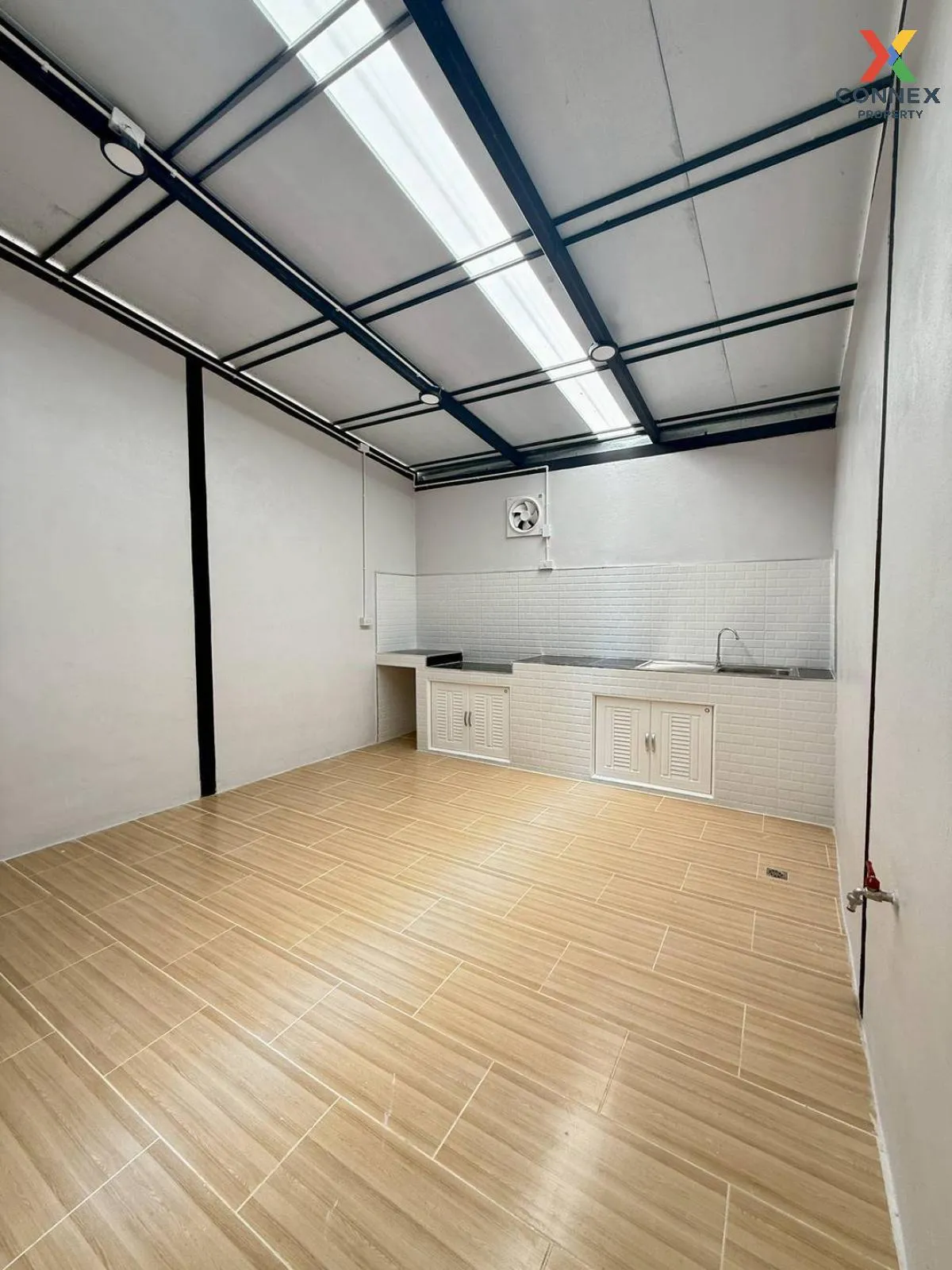 ขายทาวน์เฮ้าส์/ทาวน์โฮม  บ้านลานทอง รีโนเวทใหม่ บางพูด ปากเกร็ด ก