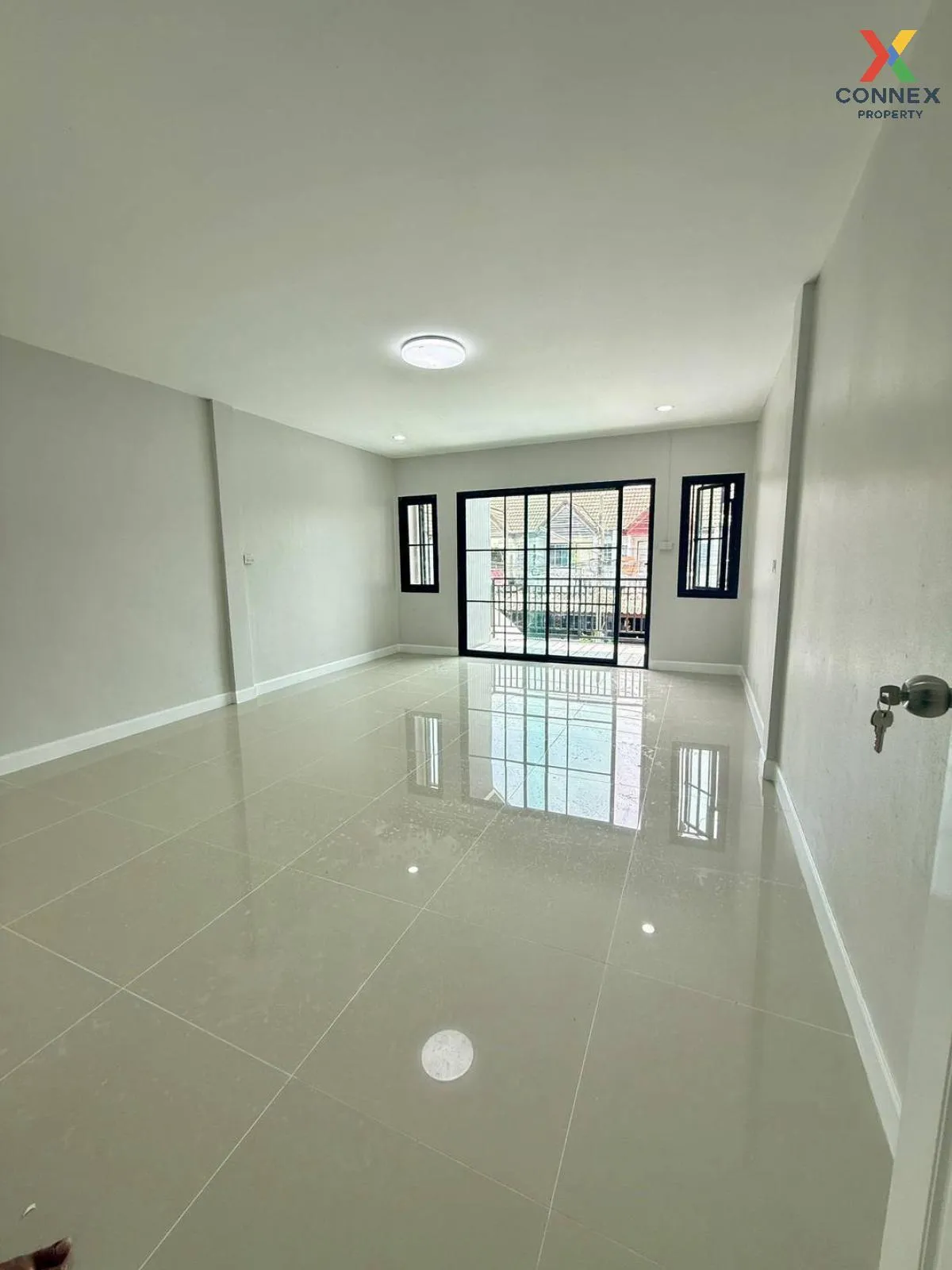 ขายทาวน์เฮ้าส์/ทาวน์โฮม  บ้านลานทอง รีโนเวทใหม่ บางพูด ปากเกร็ด ก