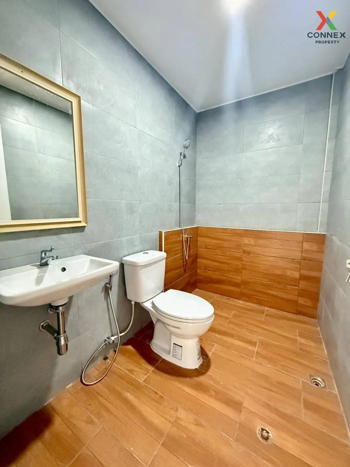 ขายทาวน์เฮ้าส์/ทาวน์โฮม  บ้านลานทอง รีโนเวทใหม่ บางพูด ปากเกร็ด ก