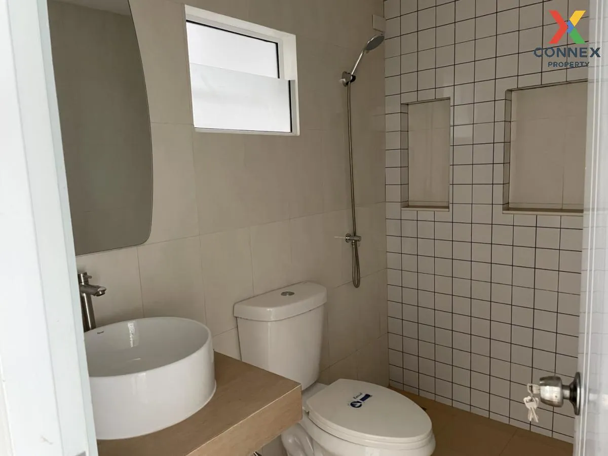 For Sale Townhouse/Townhome  , Wisetsuk Nakhon 19 , nice view , w