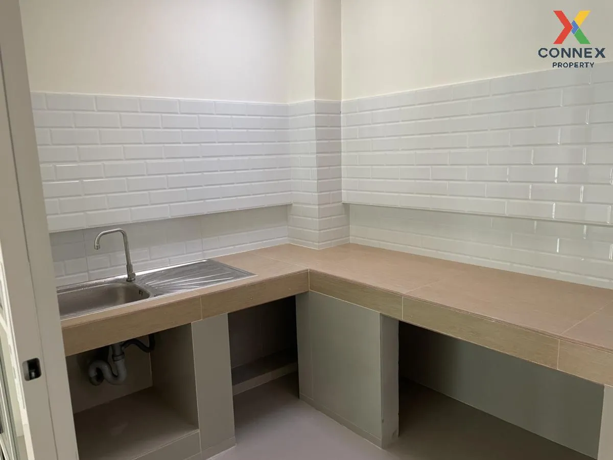 For Sale Townhouse/Townhome  , Wisetsuk Nakhon 19 , nice view , w