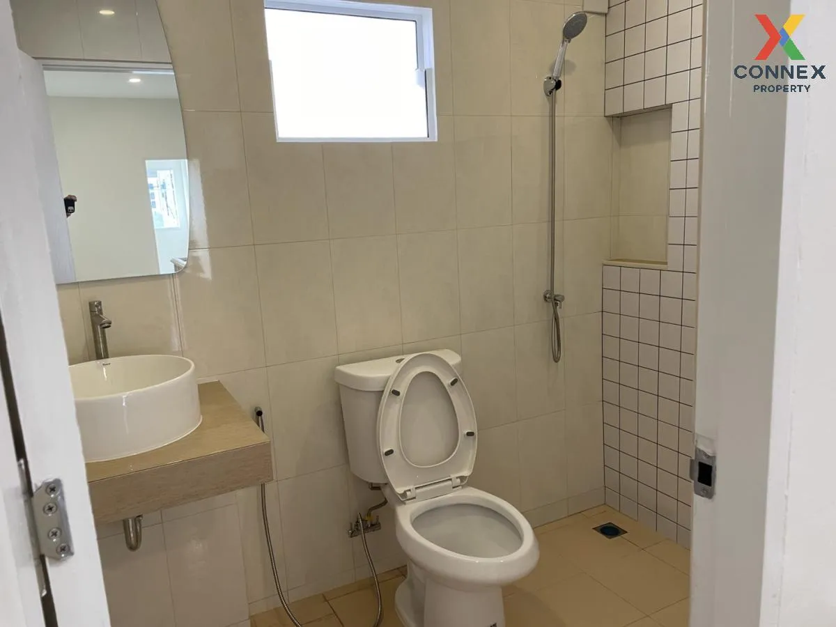 For Sale Townhouse/Townhome  , Wisetsuk Nakhon 19 , nice view , w