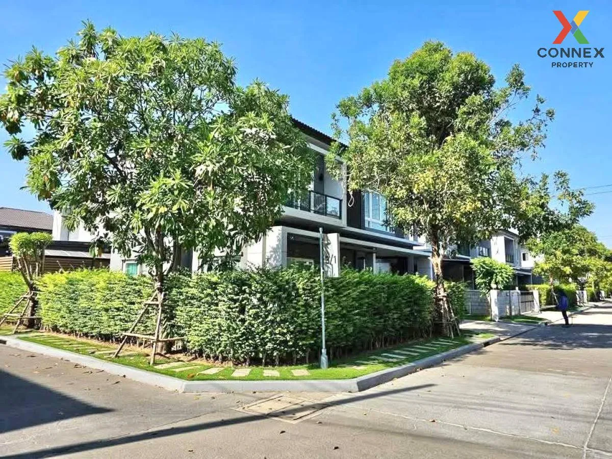 For Sale House , CENTRO Bangna - Wongwaen , corner unit , Dok Mai 2