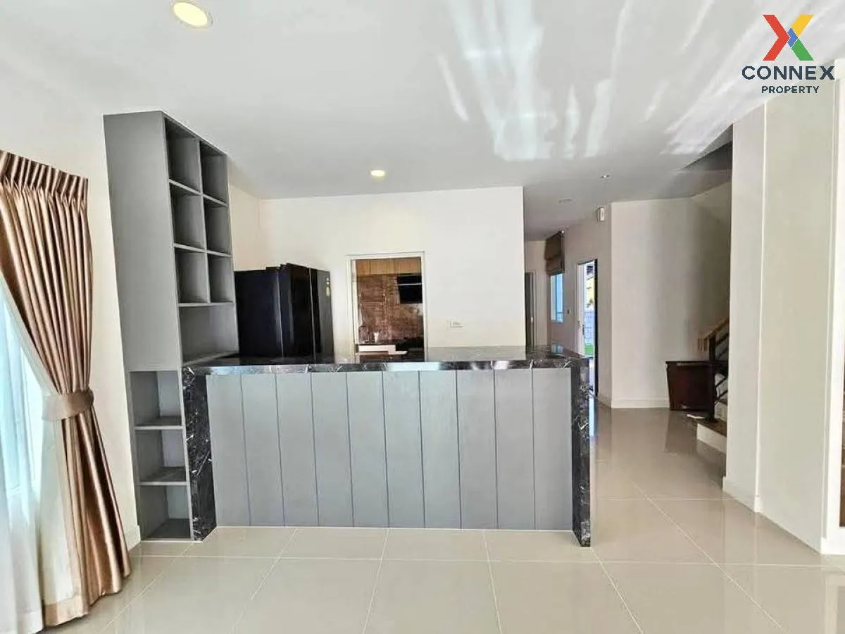 For Sale House , CENTRO Bangna - Wongwaen , corner unit , Dok Mai 4