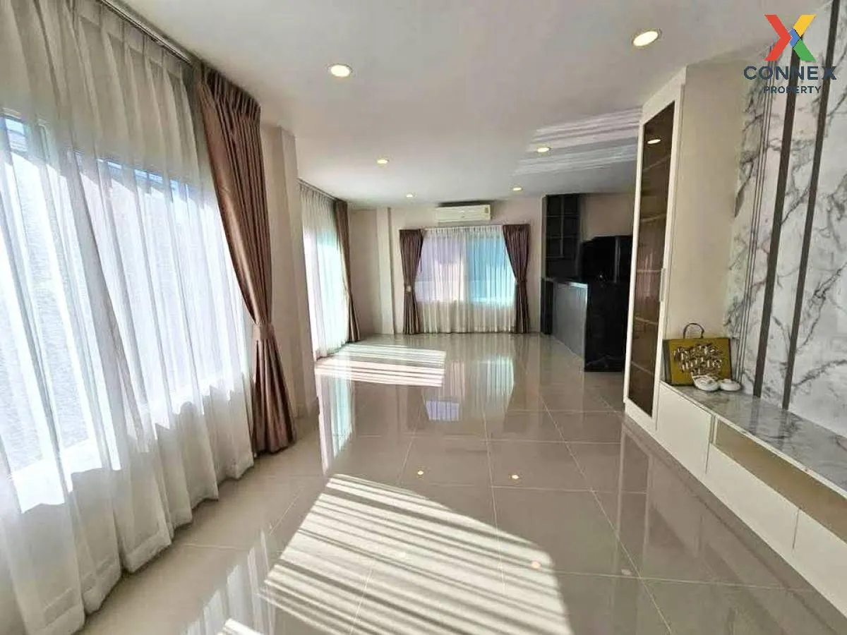For Sale House , CENTRO Bangna - Wongwaen , corner unit , Dok Mai