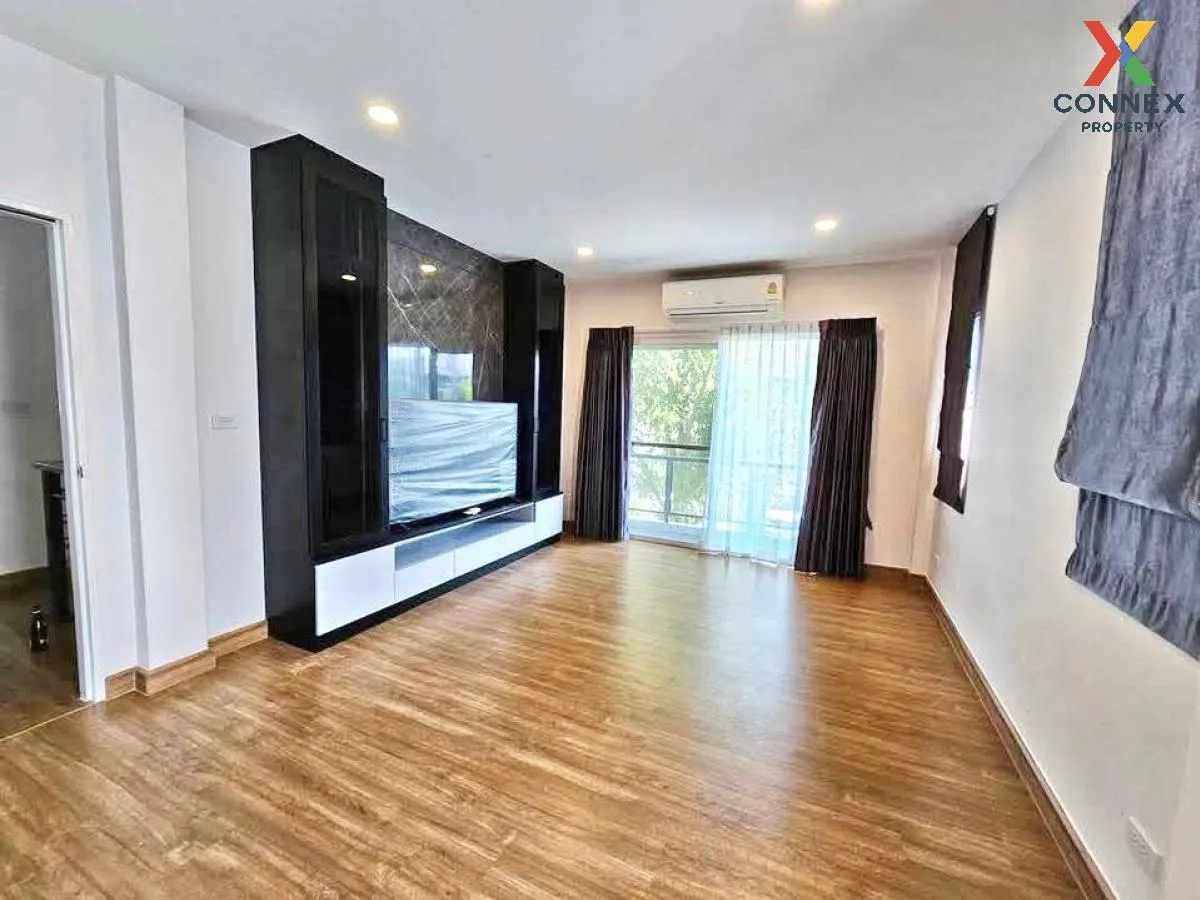 For Sale House , CENTRO Bangna - Wongwaen , corner unit , Dok Mai