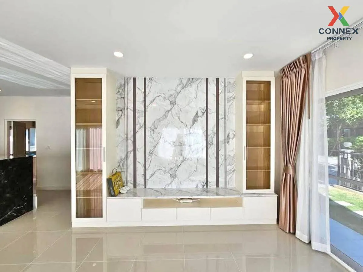 For Sale House , CENTRO Bangna - Wongwaen , corner unit , Dok Mai