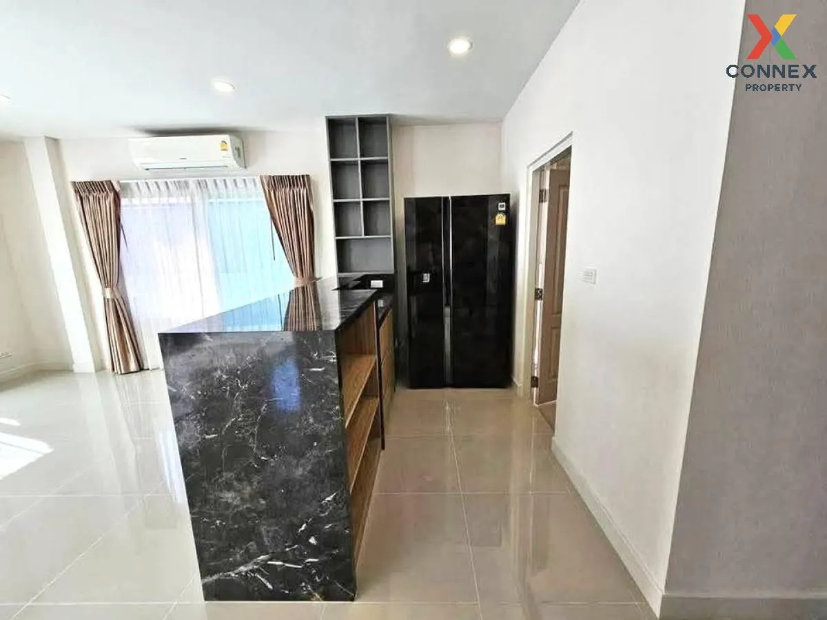For Sale House , CENTRO Bangna - Wongwaen , corner unit , Dok Mai