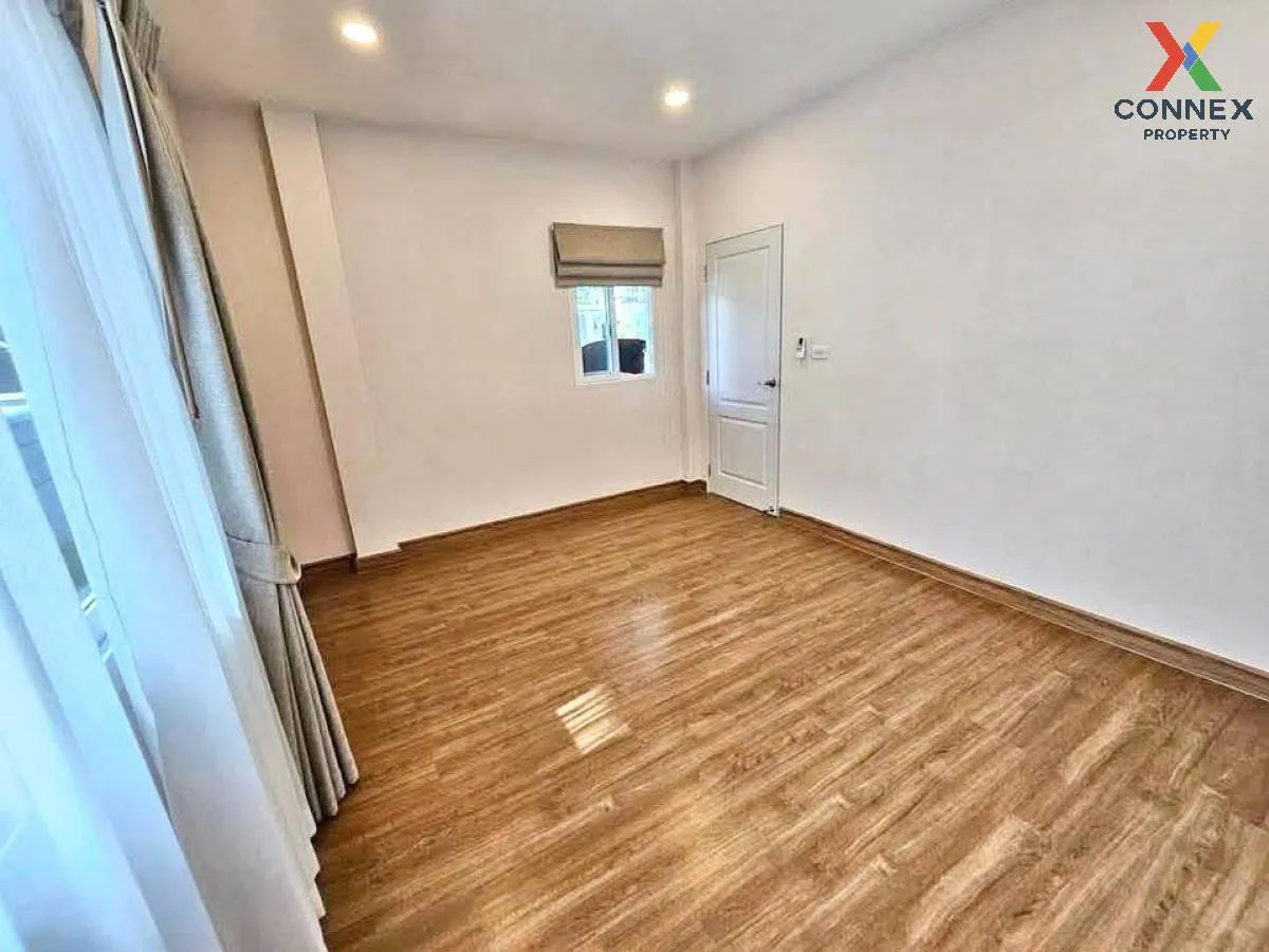 For Sale House , CENTRO Bangna - Wongwaen , corner unit , Dok Mai