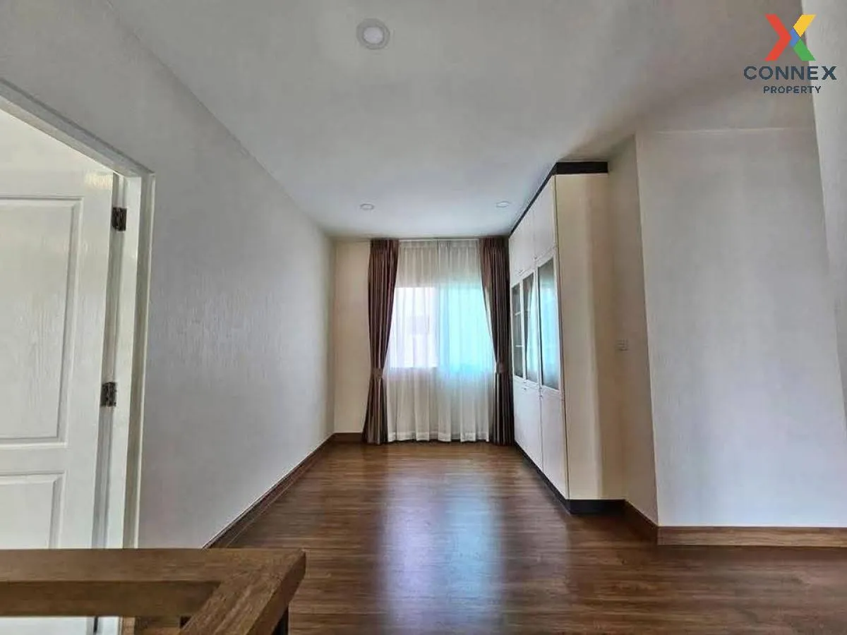 For Sale House , CENTRO Bangna - Wongwaen , corner unit , Dok Mai