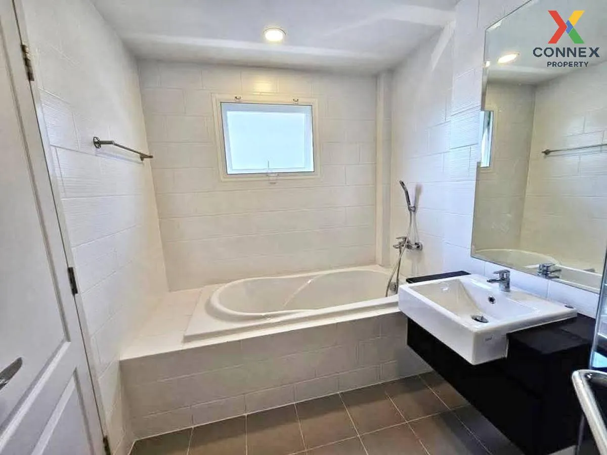 For Sale House , CENTRO Bangna - Wongwaen , corner unit , Dok Mai