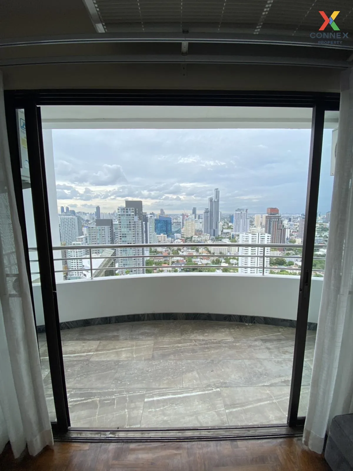 เช่าคอนโด  ท๊อปวิว ทาวเวอร์ BTS-ทองหล่อ คลองตันเหนือ เขต วัฒนา กร