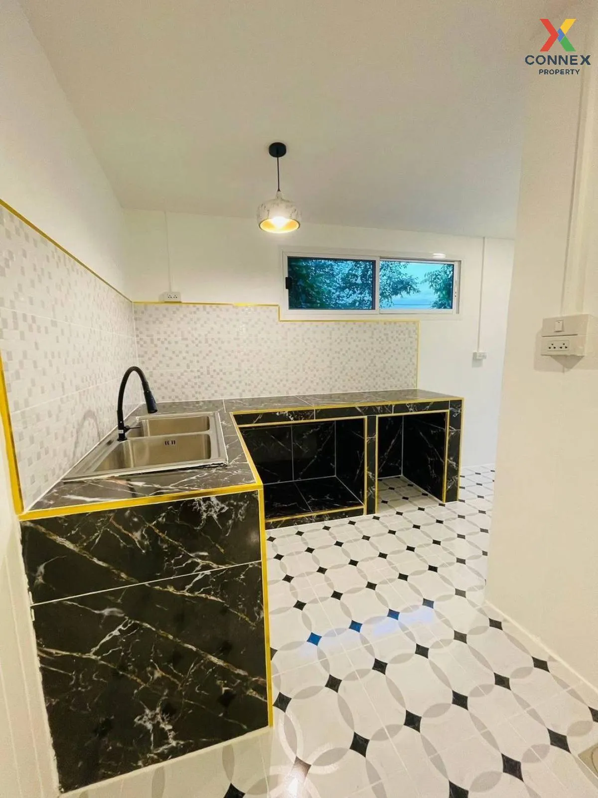 For Sale Townhouse/Townhome  , Sriprajak 5 , newly renovated , Ba