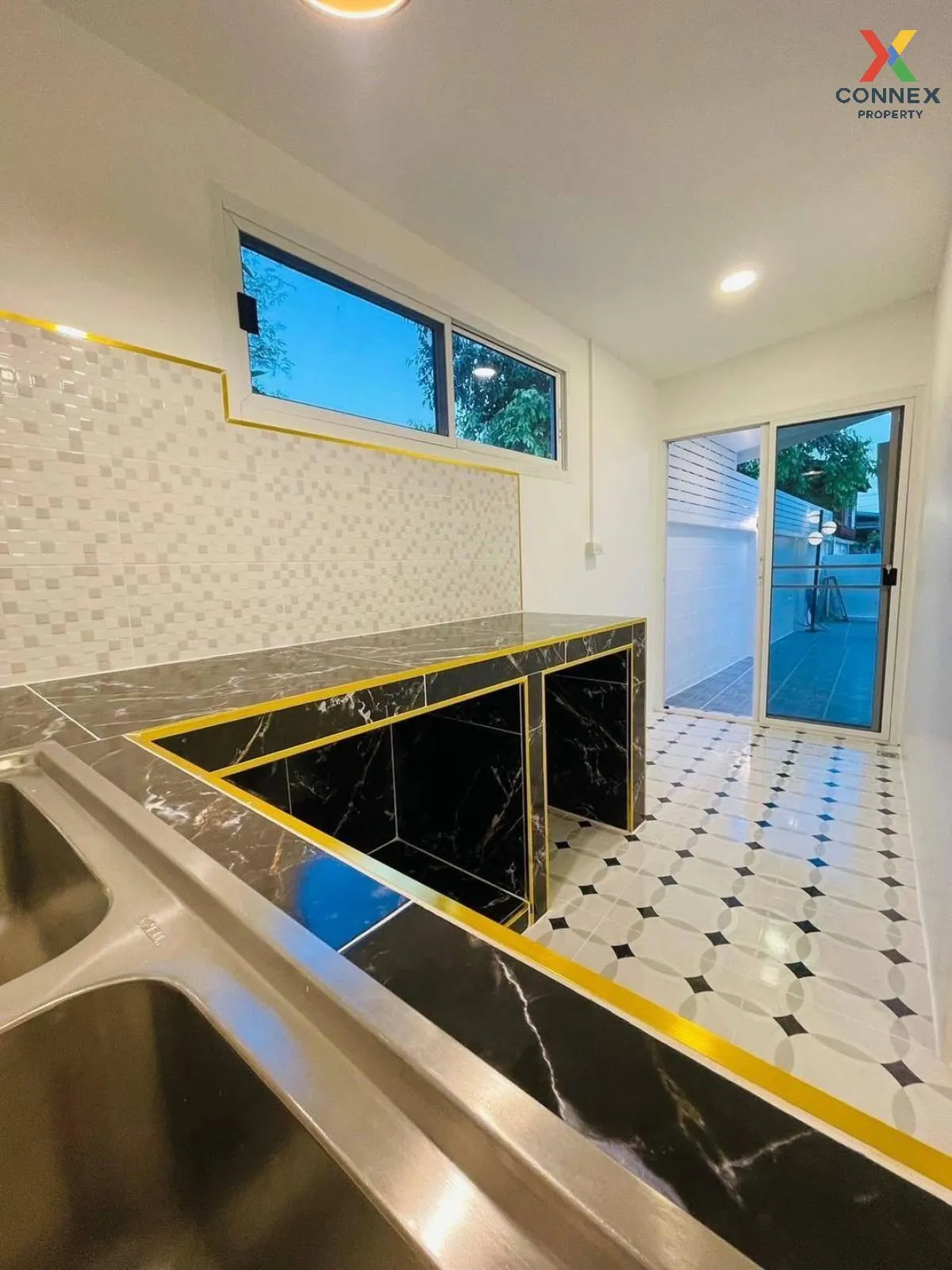 For Sale Townhouse/Townhome  , Sriprajak 5 , newly renovated , Ba