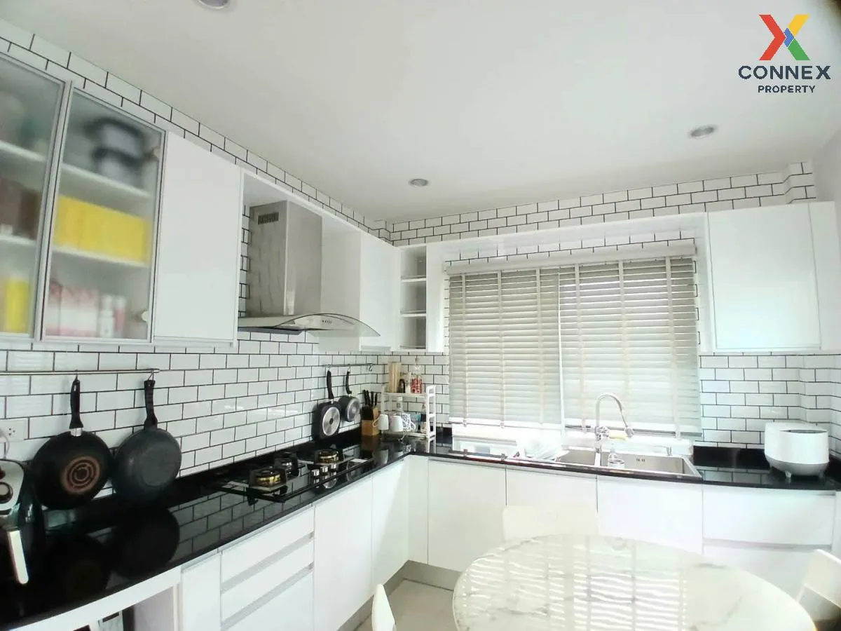 For Sale House , THE CENTRO WATCHARAPOL , wide frontage , O Ngoen