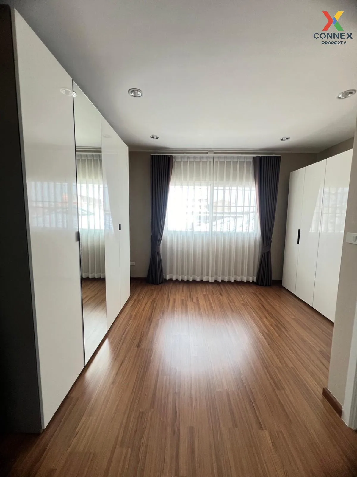 ขายทาวน์โฮม มือสองสภาพมือ1 โครงการ เดอะ กลอเรียส ลาดกระบัง (ลาดกร