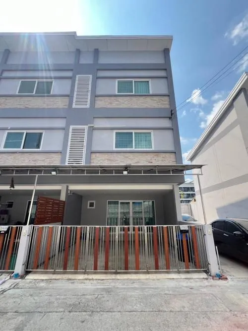 ขายทาวน์โฮม มือสองสภาพมือ1 โครงการ เดอะ กลอเรียส ลาดกระบัง (ลาดกระบังซอย3) ลาดกระบัง เขต ลาดกระบัง กรุงเทพ CX-130461