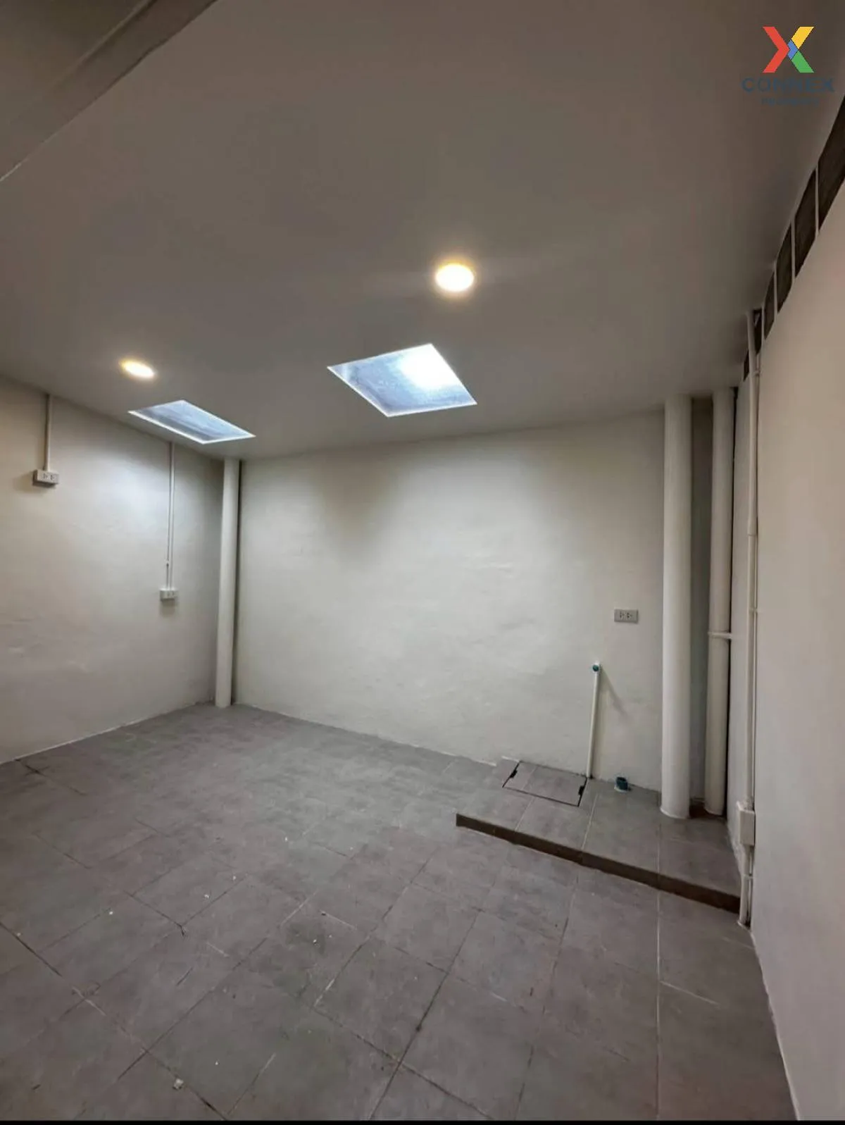 For Sale Townhouse/Townhome  , Suanrimbueng , newly renovated , M