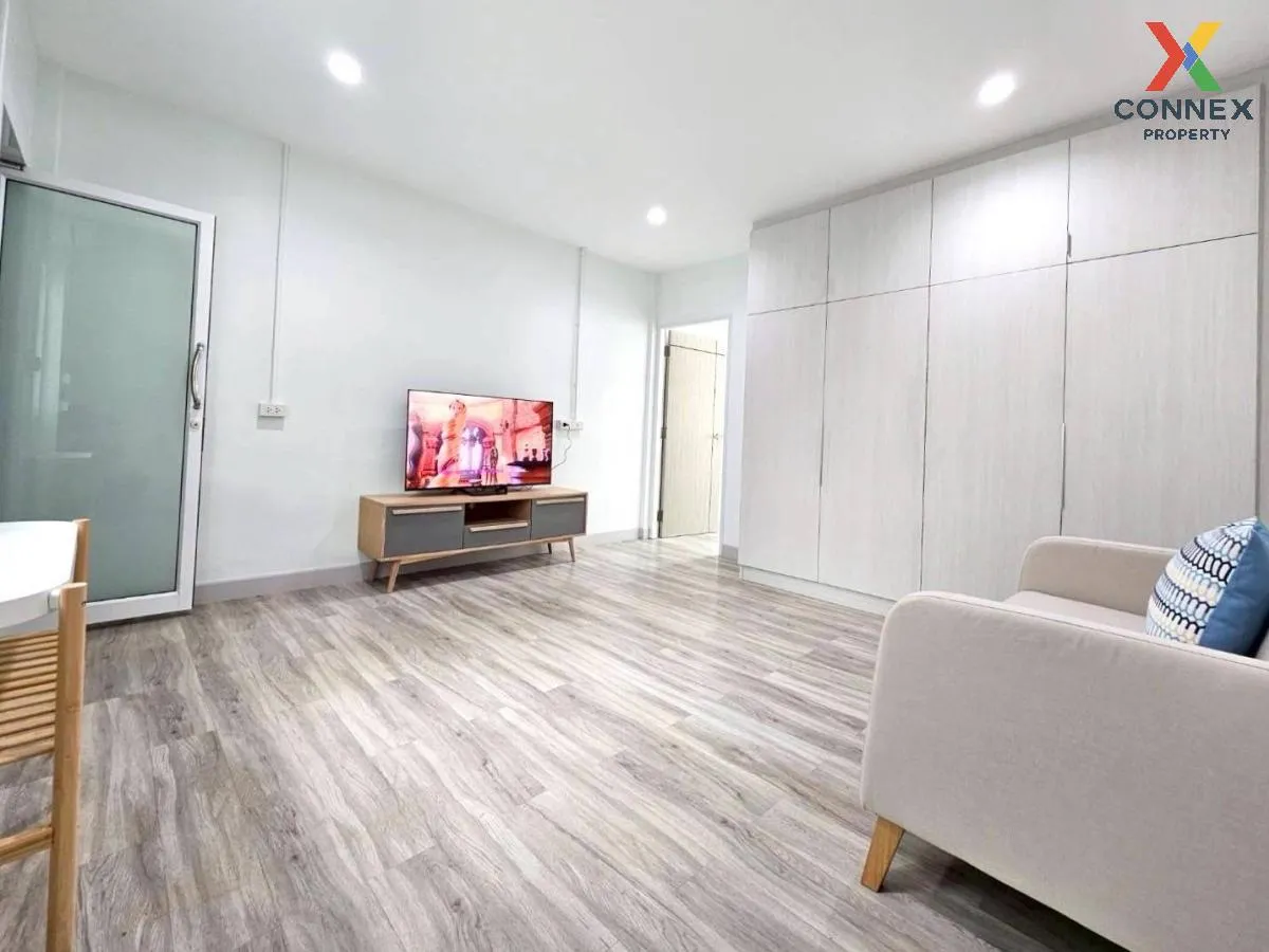 For Rent Townhome , Sukhumvit 54 , newly renovated , Phra Khanong