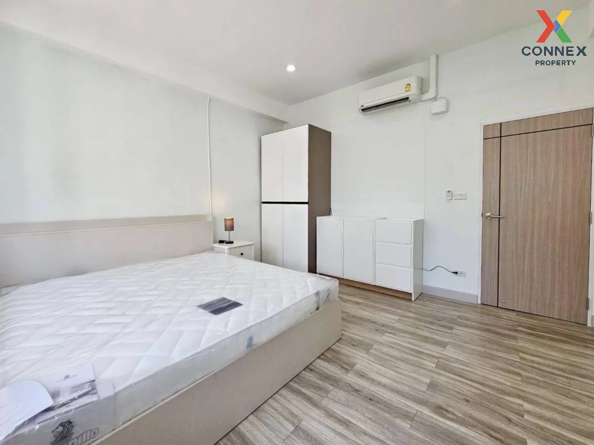 For Rent Townhome , Sukhumvit 54 , newly renovated , Phra Khanong