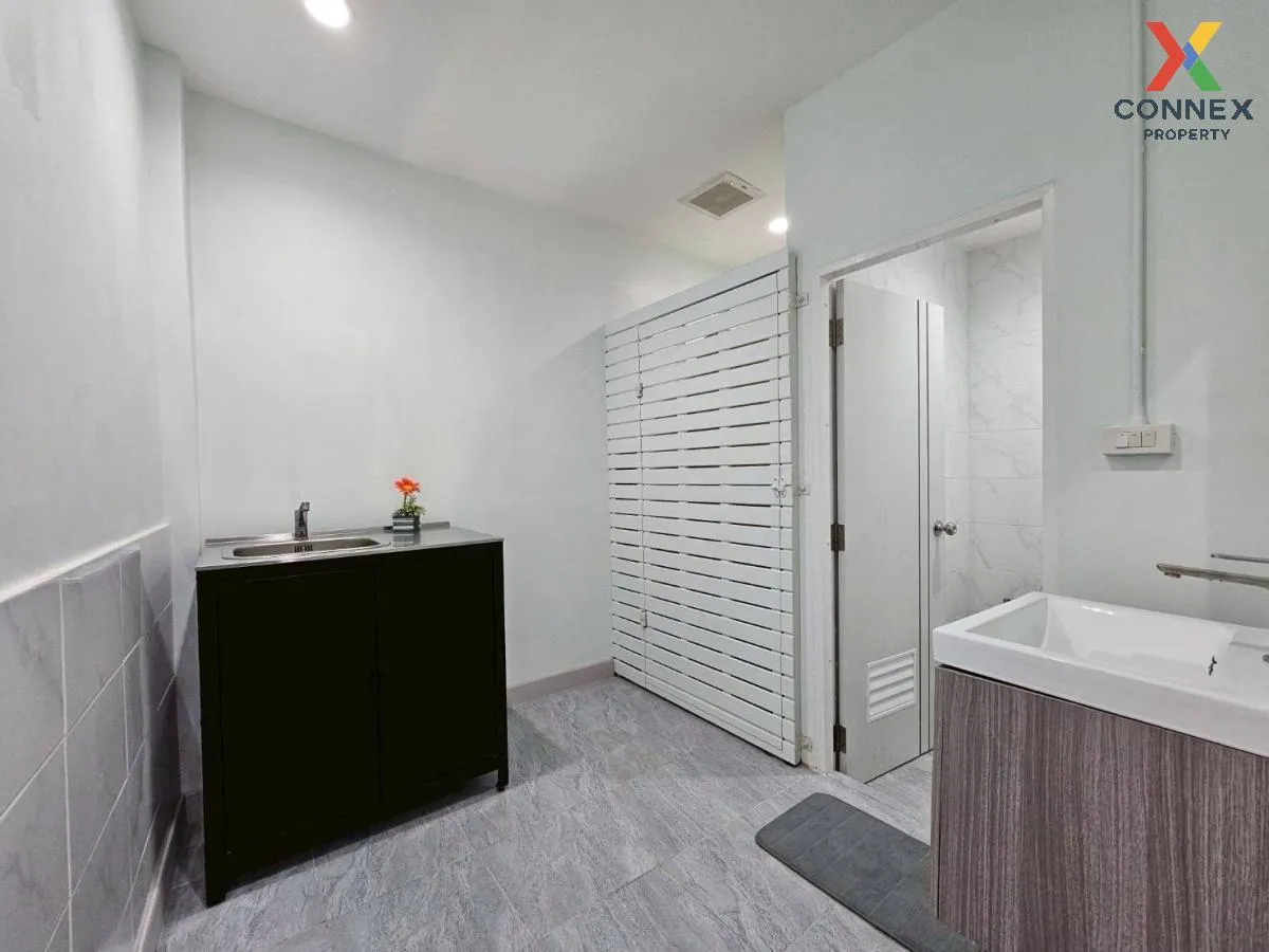 For Rent Townhome , Sukhumvit 54 , newly renovated , Phra Khanong