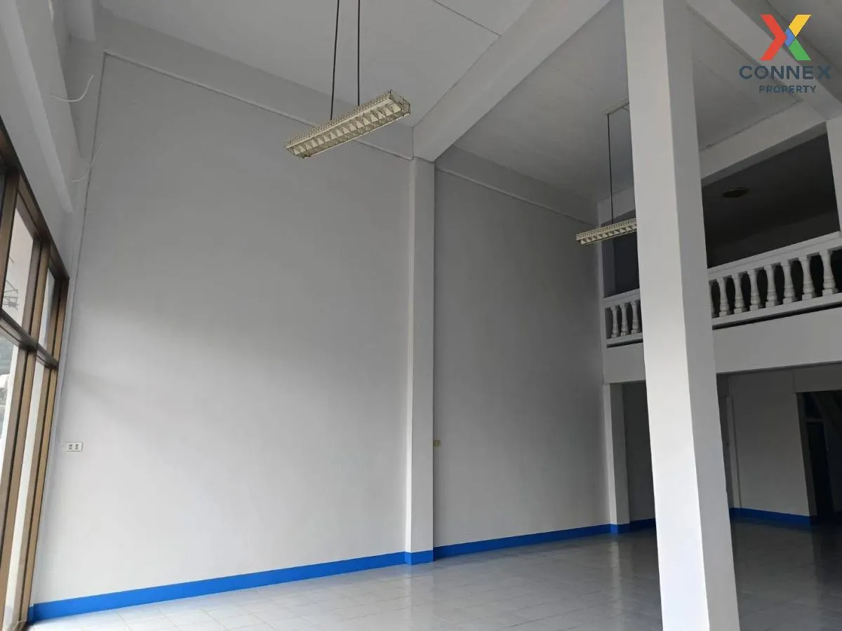 เช่าอาคารพาณิชย์ 2 คูหา 3 ชั้น  34 ตรว. ธาตุนาเวง เมืองสกลนคร สกล 2