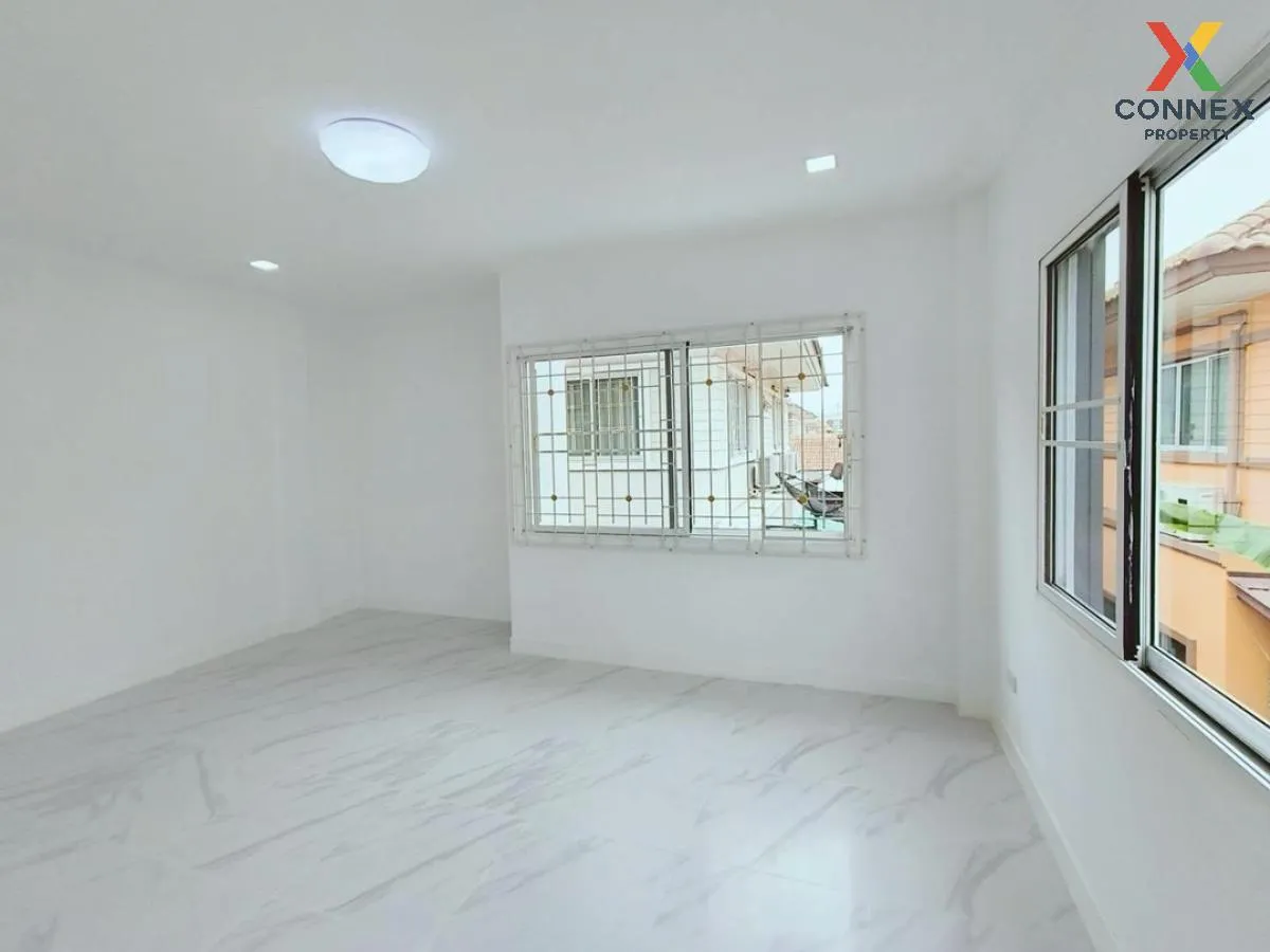 For Sale Townhouse/Townhome  , RK PARK Ramintra-Safari , corner u