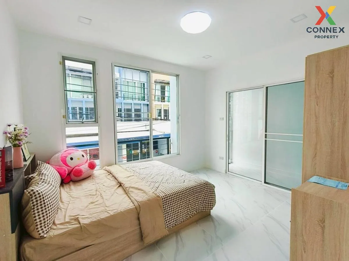 For Sale Townhouse/Townhome  , RK PARK Ramintra-Safari , corner u