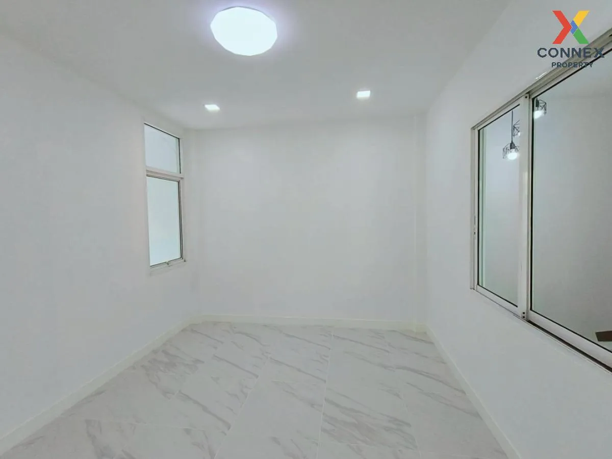 For Sale Townhouse/Townhome  , RK PARK Ramintra-Safari , corner u