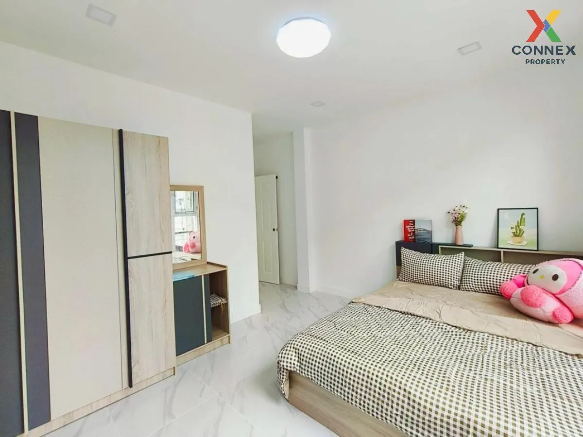 For Sale Townhouse/Townhome  , RK PARK Ramintra-Safari , corner u
