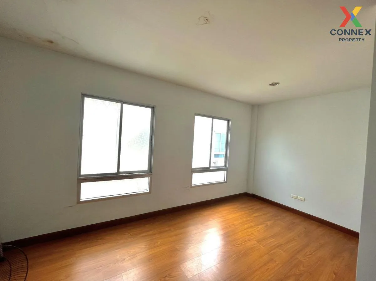 ขายทาวน์เฮ้าส์/ทาวน์โฮม  บ้านกลางเมือง เดอะ ปารีส พระราม 9-รามคำแ