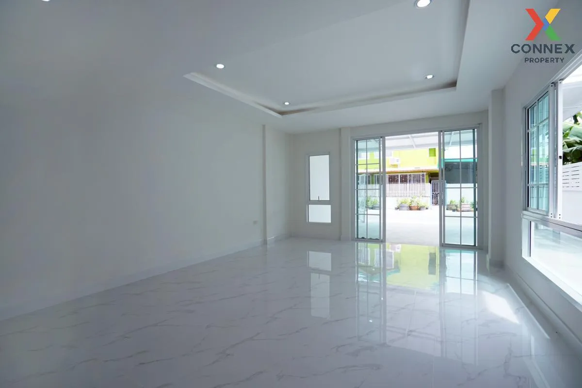 ขายทาวน์เฮ้าส์/ทาวน์โฮม  บ้านบัวทอง 2 ห้องมุม รีโนเวทใหม่ บางรักพ