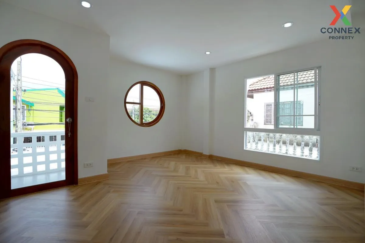 ขายทาวน์เฮ้าส์/ทาวน์โฮม  บ้านบัวทอง 2 ห้องมุม รีโนเวทใหม่ บางรักพ