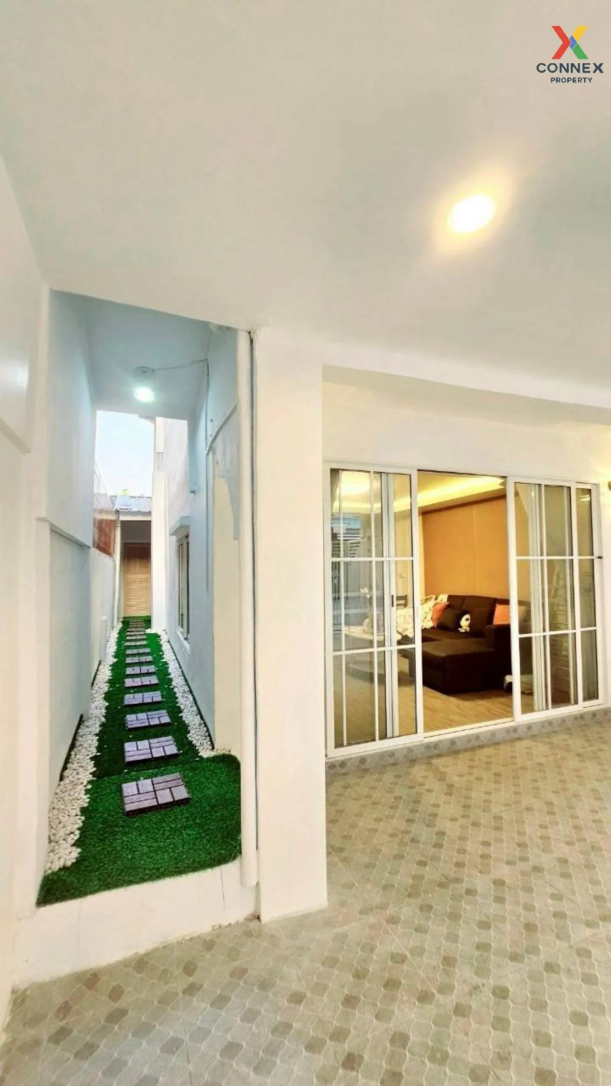 ขายบ้าน  หมู่บ้านฉัตรหลวง ราษฎร์อุทิศ 54 MRT-มีนบุร แสนแสบ เขต มี 1