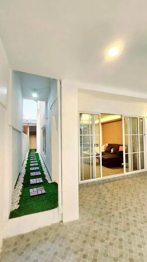 ขายบ้าน  หมู่บ้านฉัตรหลวง ราษฎร์อุทิศ 54 MRT-มีนบุร แสนแสบ เขต มีนบุรี กรุงเทพ CX-131115