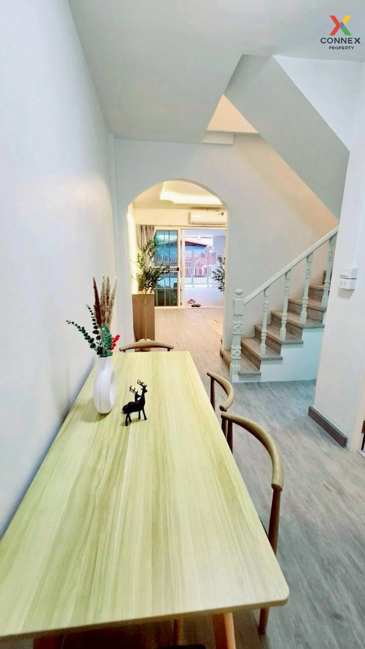 ขายบ้าน  หมู่บ้านฉัตรหลวง ราษฎร์อุทิศ 54 MRT-มีนบุร แสนแสบ เขต มี 3