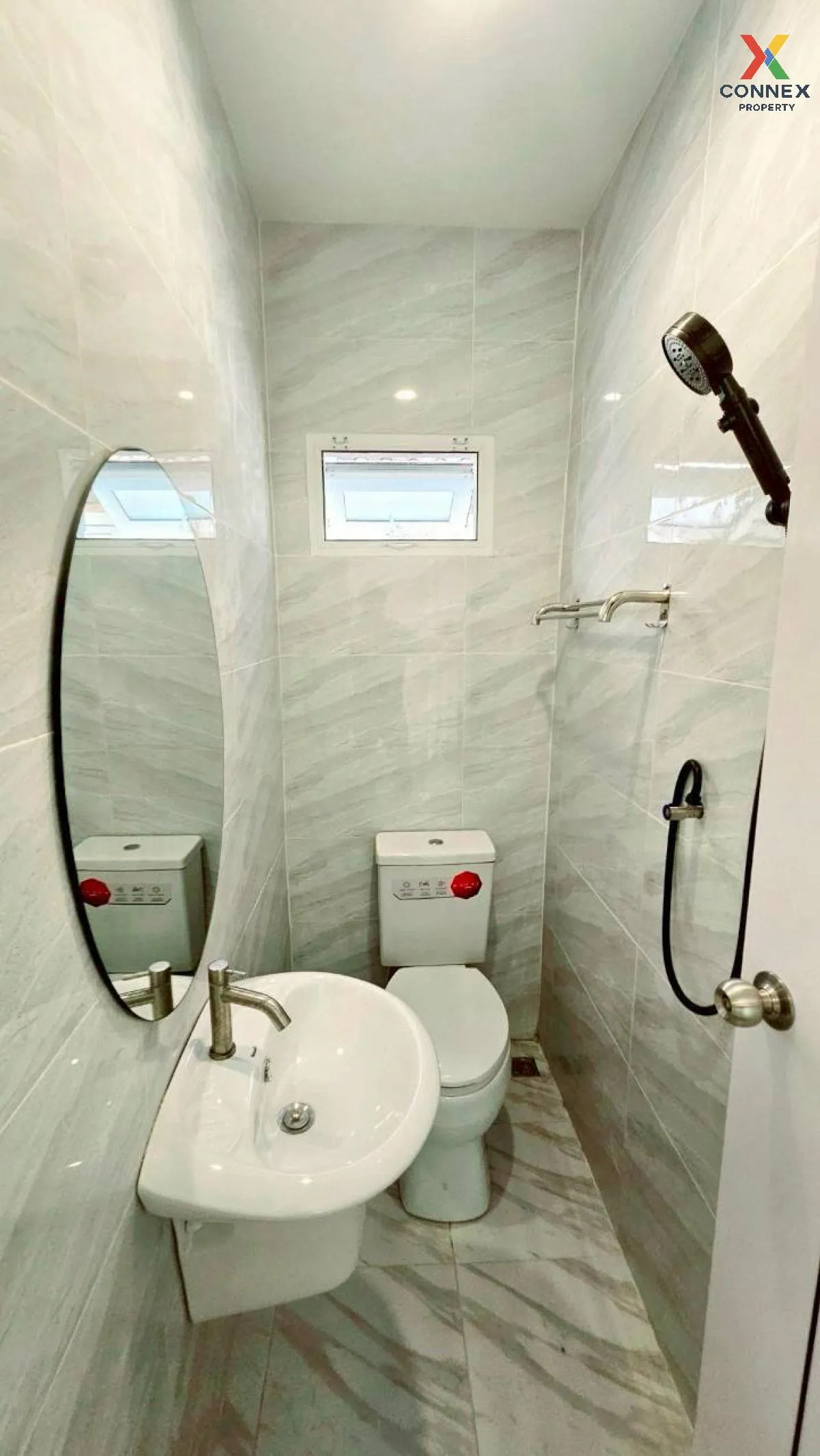 ขายบ้าน  หมู่บ้านฉัตรหลวง ราษฎร์อุทิศ 54 MRT-มีนบุร แสนแสบ เขต มี