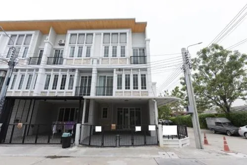 ขายทาวน์เฮ้าส์/ทาวน์โฮม  โกลเด้น ซิตี้ สาทร BTS-วุฒากาศ บางหว้า เขต ภาษีเจริญ กรุงเทพ CX-131135