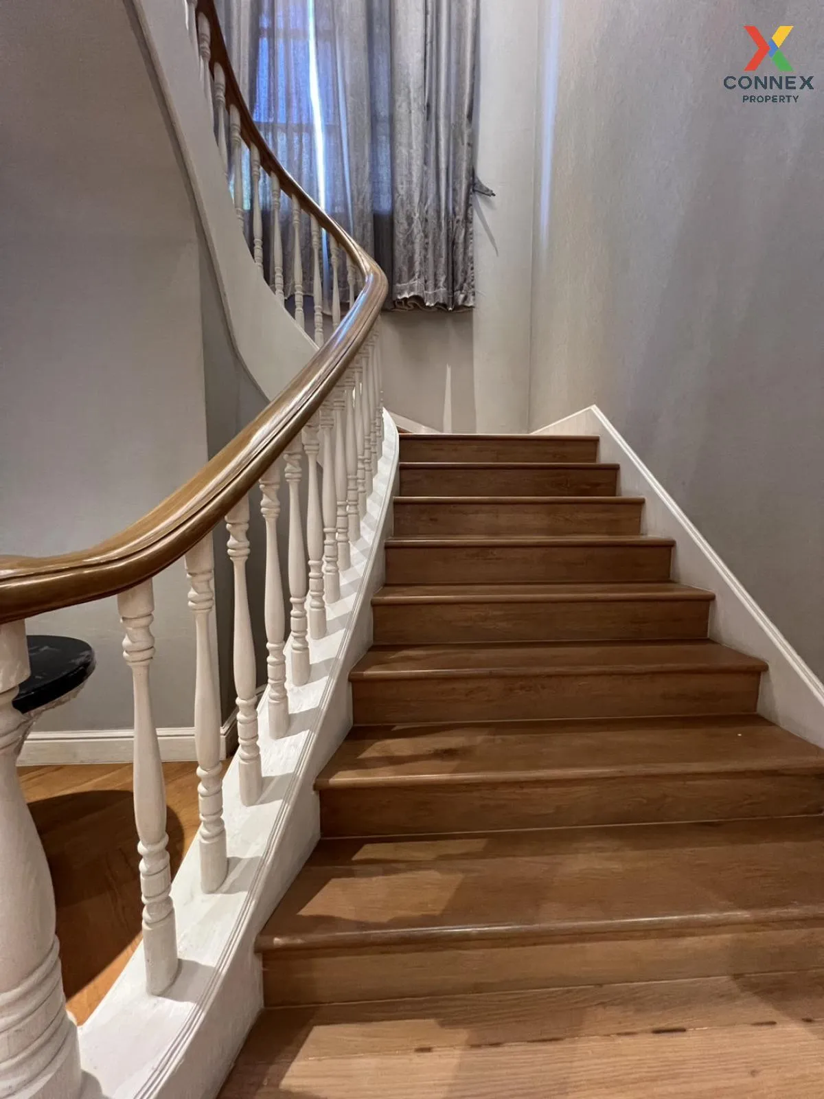 (วิวทะเลสาปหมู่บ้าน หลังมุม) ขายบ้าน  เดอะ รอยัล เรสซิเดนท์ ห้องม