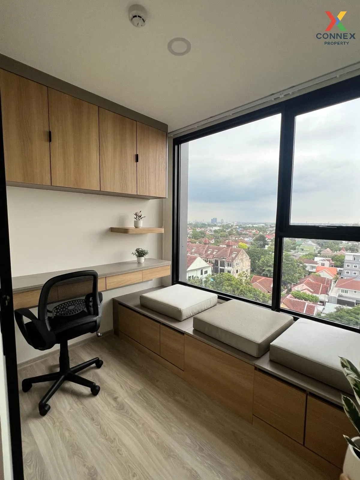 เช่าคอนโด  ออริจิ้น ปลั๊ก แอนด์ เพลย์ ศรีนครินทร์ MRT-ศรีด่าน (สา