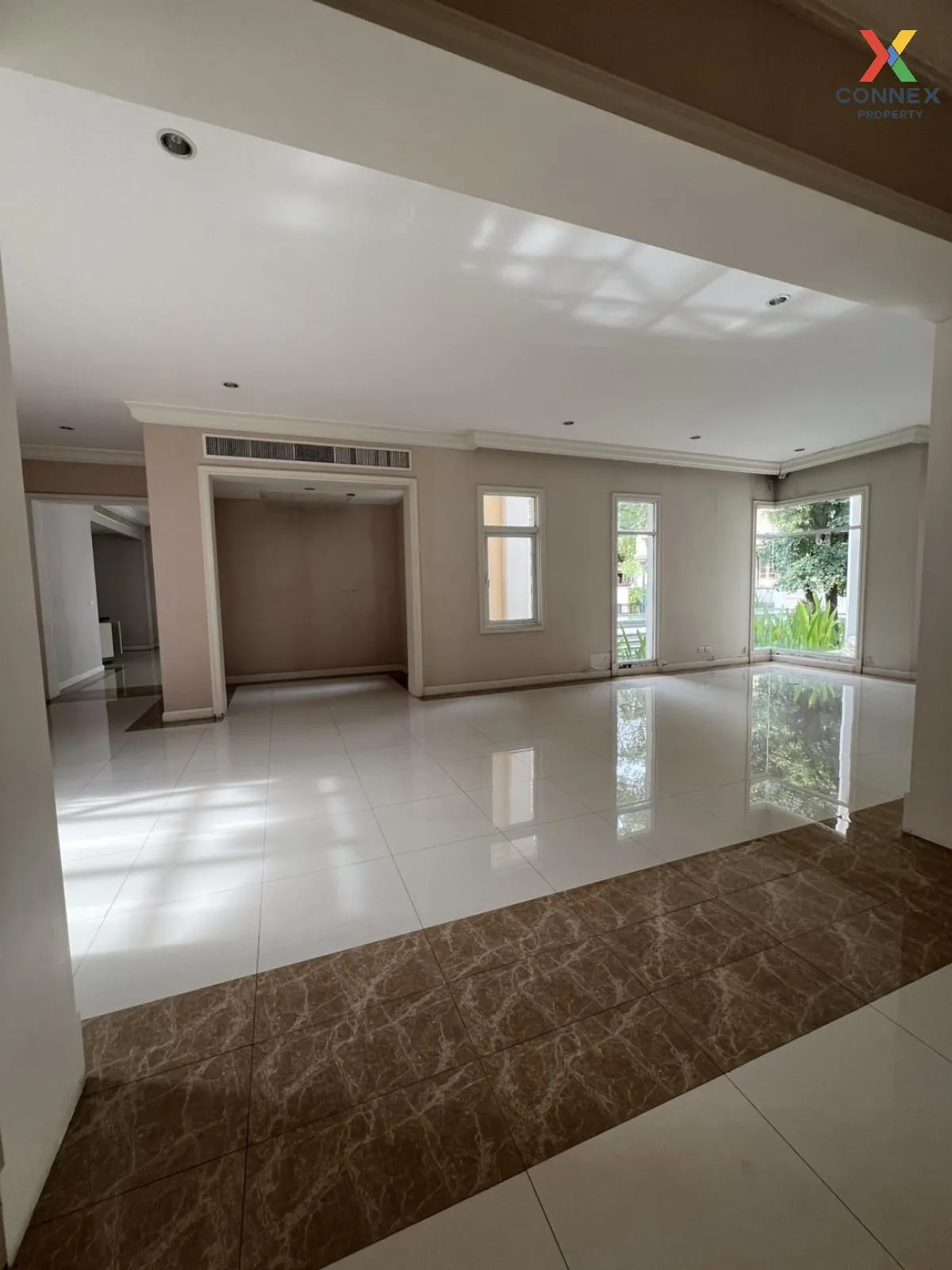 (วิวทะเลสาปหมู่บ้าน หลังมุม) ขายบ้าน  เดอะ รอยัล เรสซิเดนท์ จรเข้