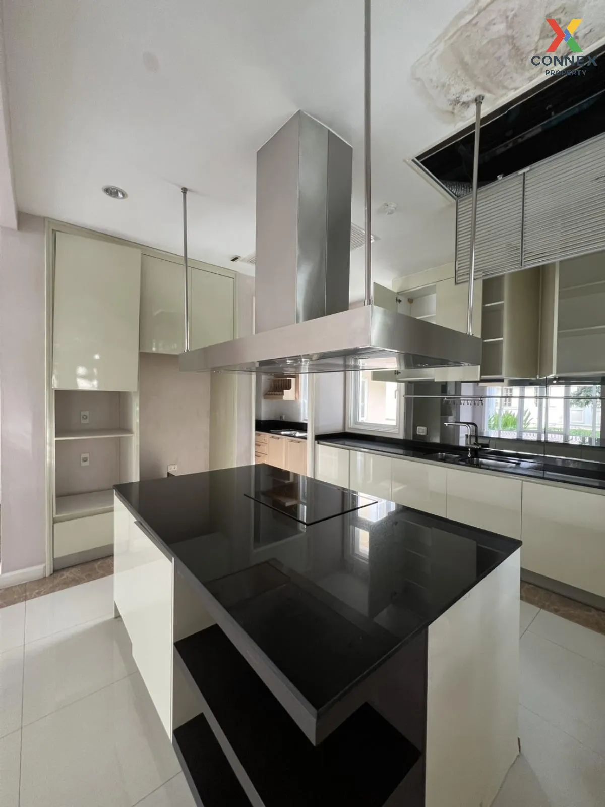 (วิวทะเลสาปหมู่บ้าน หลังมุม) ขายบ้าน  เดอะ รอยัล เรสซิเดนท์ จรเข้