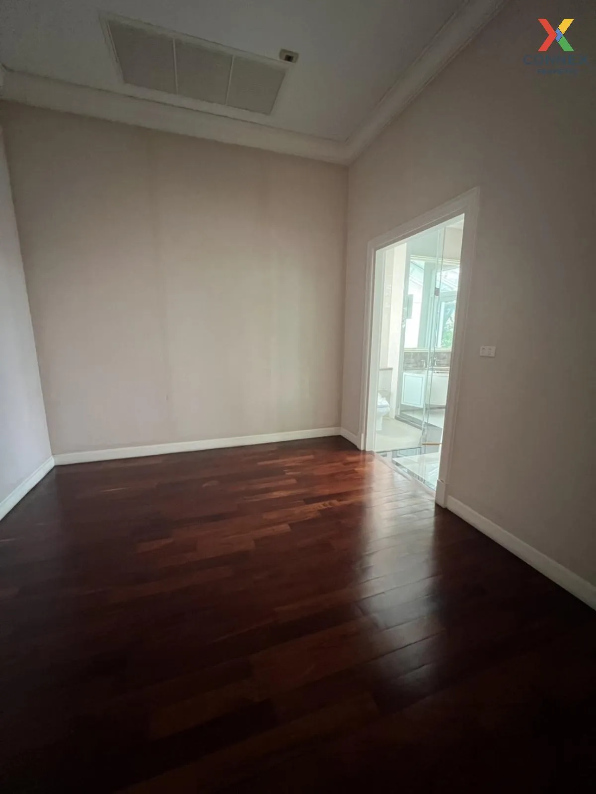 (วิวทะเลสาปหมู่บ้าน หลังมุม) ขายบ้าน  เดอะ รอยัล เรสซิเดนท์ จรเข้