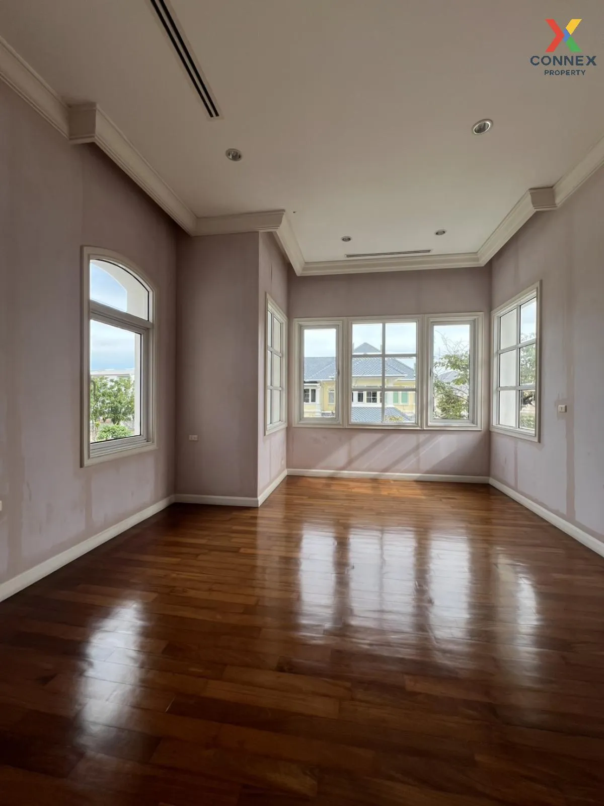 (วิวทะเลสาปหมู่บ้าน หลังมุม) ขายบ้าน  เดอะ รอยัล เรสซิเดนท์ จรเข้